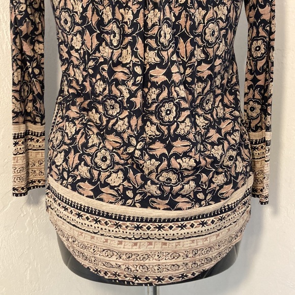 Lucky Brand Women’s Small Long Sleeve V-neck Shirt - Picture 9 of 13